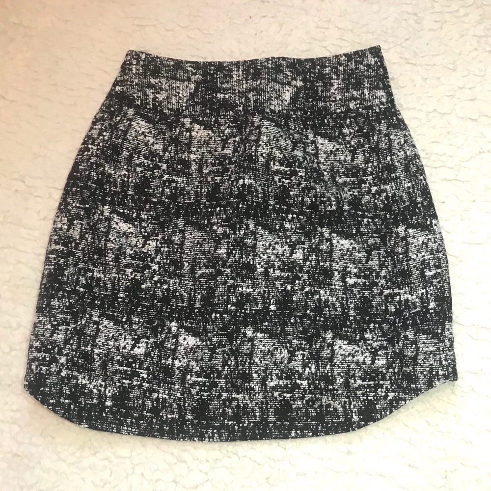 Banana Republic skirt mid thigh length
